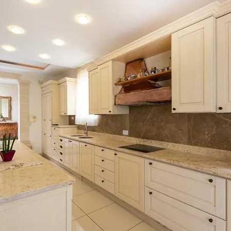 Lux With Amazing Bbq, Pool Area & Wifi By 360 Estates