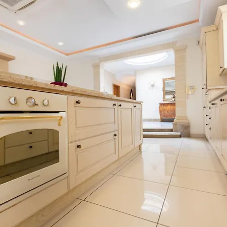 Lux With Amazing Bbq, Pool Area & Wifi By 360 Estates