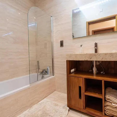 Lux With Amazing Bbq, Pool Area & Wifi By 360 Estates شقة